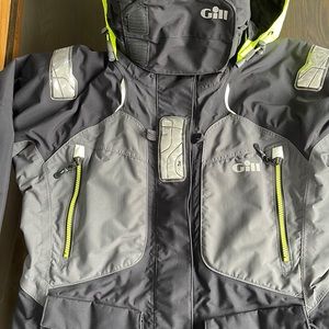Foul weather gear jacket with great details, used twice. Runs small in size